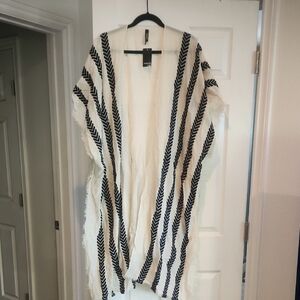 NWT Torrid One Size Ruana Arrow Stripe Sheer Lightweight Travel Holiday Vacation